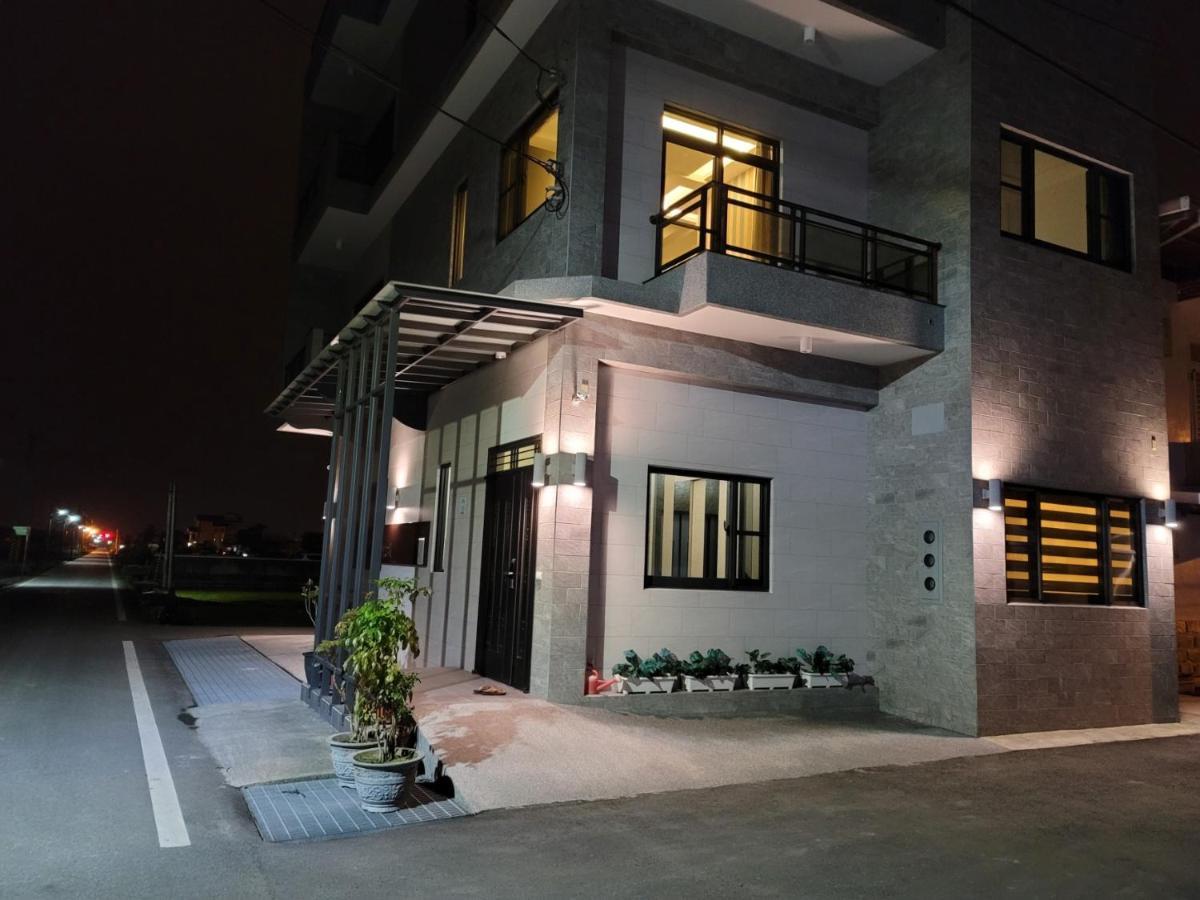 渡小夜電梯民宿 Yilannight B&B Vucsie Kültér fotó